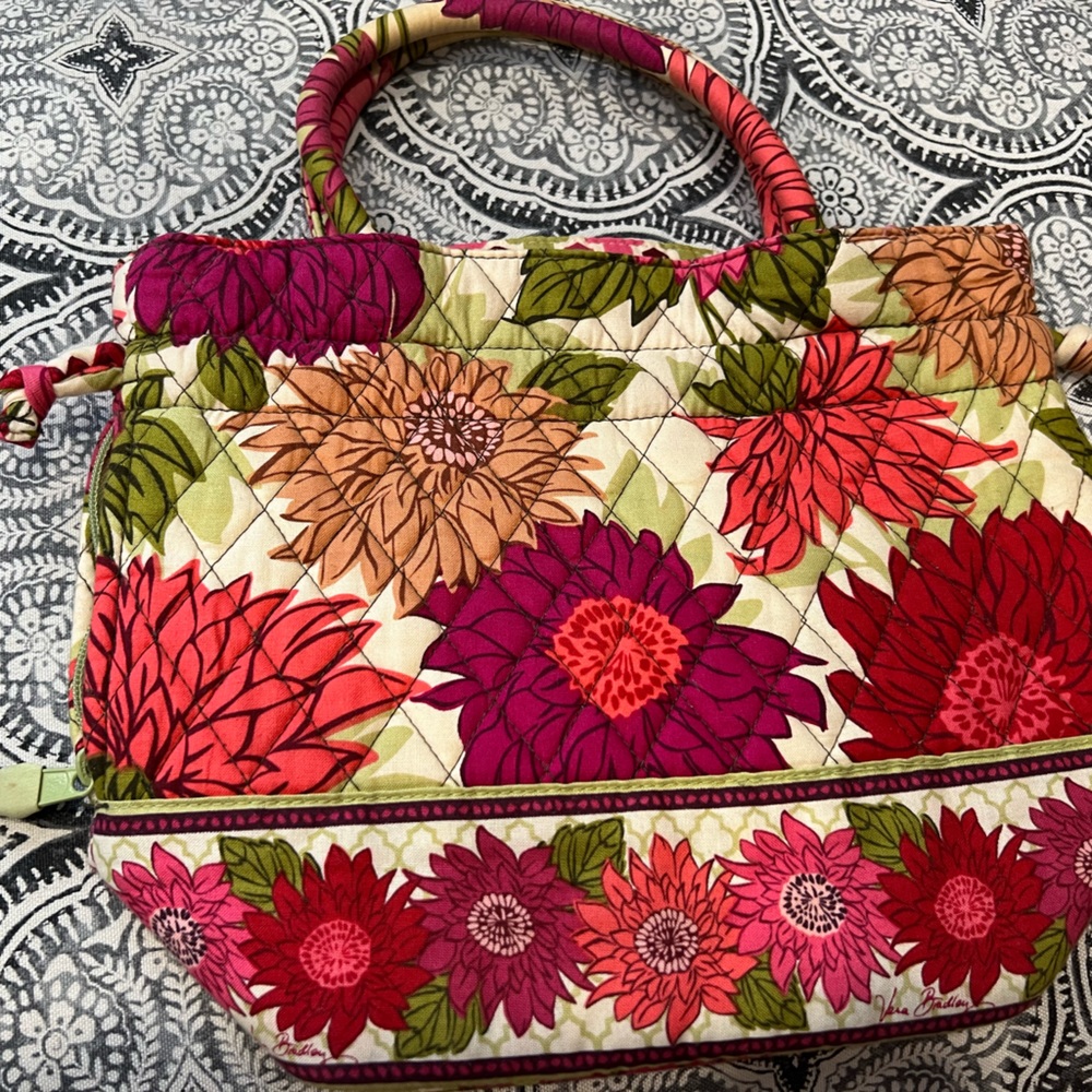 Vera Bradley Cinch Bag pink and magenta floral hidden side pocket green and pink